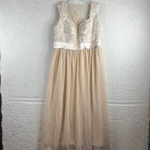 Elegant Cream Lace Evening Dress